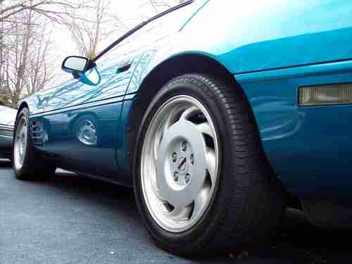 1992 Corvette Coupe Auto -Loaded - Very nice condition -Low miles, image 2