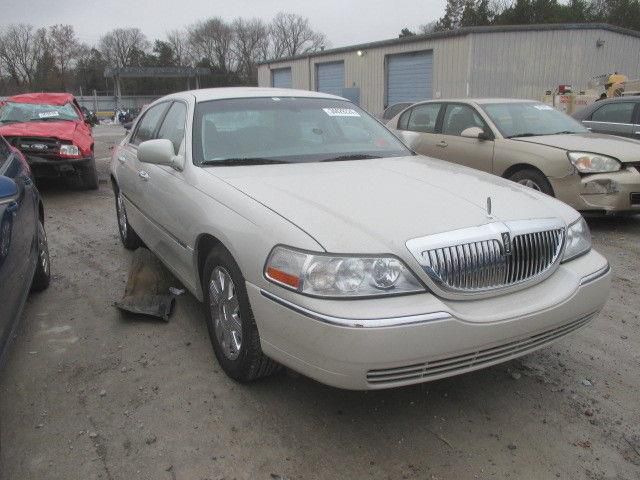 Lincoln town car signature limited
