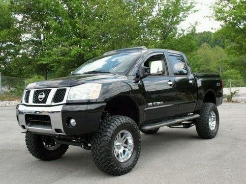 2005 nissan titan le crew cab pickup 4-door 5.6l