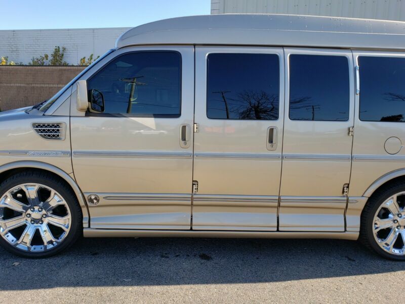 GMC Savana Chevrolet Express
