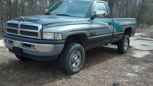 1996 dodge 2500 4x4 cummings diesel 5 speed 141,000 miles