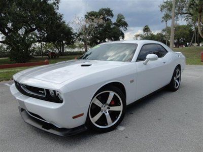 2012 dodge challenger  srt-8 1,800 miles! nav, prem sound, 6.4l hemi, new!!
