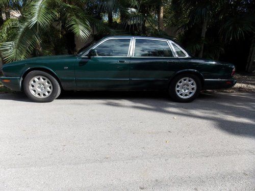 2002 jaguar xj8 base sedan 4-door 4.0l one owner &amp; low miles !!! no reserve!