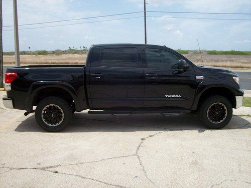 2011 toyota tundra crew max 4x4  7003 mi