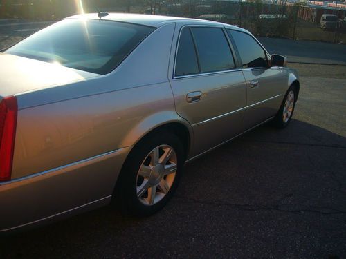 Excellent condition 2006 cadillac dts base sedan 4-door 4.6l 55k miles