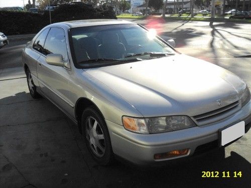 95 hoda accord ex 2 dr. extremely clean low mls.