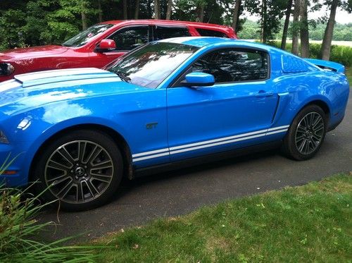 Premium grabber blue w/ white stripes, 19" factory wheels, only 8k miles, loaded