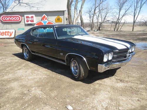 1972 chevelle cloned  to a 1970 ss very nice car