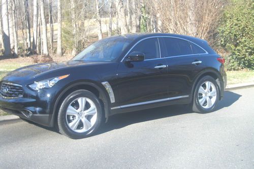 2011 fx35 infiniti black on black low mileage vehicle is like new