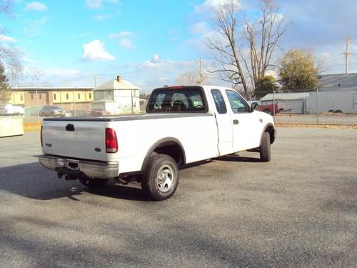 Ford f150  xlt extended cab 4x4 pickup white some rust runs great  no reserve
