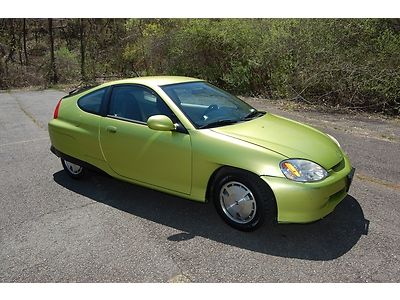 5-speed manual / electric hybrid / lime green / 70 mpg / no reserve