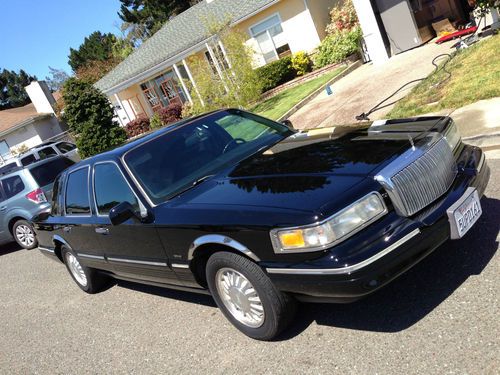 1996 lincoln town car signature sedan 4-door 4.6l