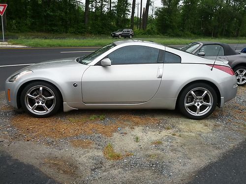 2005 nissan 350z touring coupe 2-door 3.5l