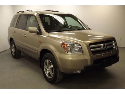 Ex-l gold w/ tan 8 passenger suv w/rear entertainment package very clean 1 owner