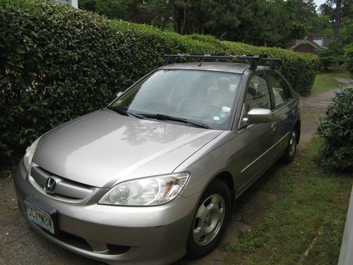 2004 honda civic hybrid sedan 4-door, with new electric battery