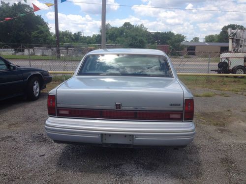 1993 Lincoln Town Car Executive Sedan 4-Door 4.6L, image 4
