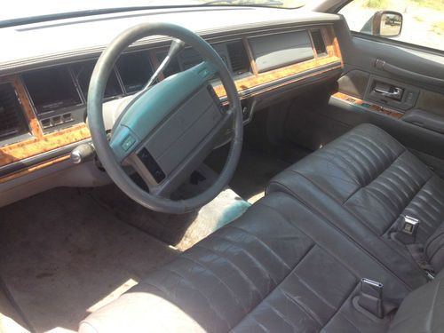 1993 Lincoln Town Car Executive Sedan 4-Door 4.6L, image 5