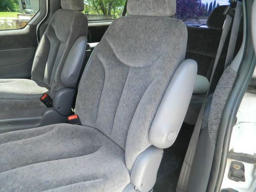 2000 Dodge Grand Caravan SE/Sport, image 2
