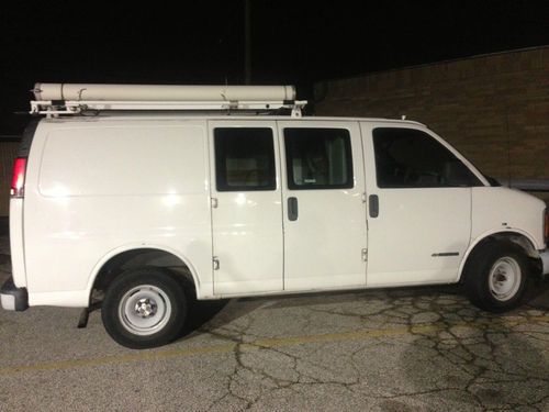 2001 chevrolet express 2500 base standard cargo van 3-door 4.3l