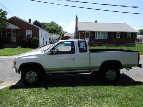 1993 nissan se king-cab 4x4 great cond,a/c,sunroof,remote start,power everything