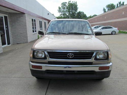 1996 toyota tacoma  xtra cab no reserve