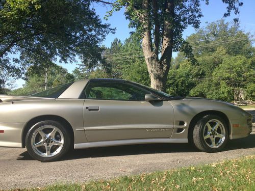 Amazing limited editon 2000 pontiac trans am