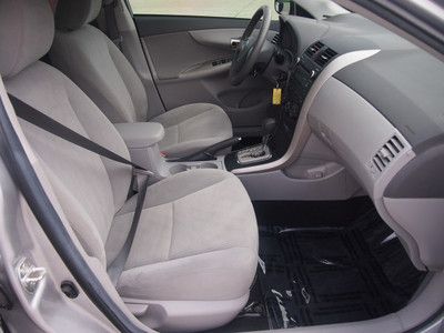 10 Silver LE 1.8L Sedan Fuel Efficient Low Miles CD/MP3 Keyless Entry We Finance, image 4