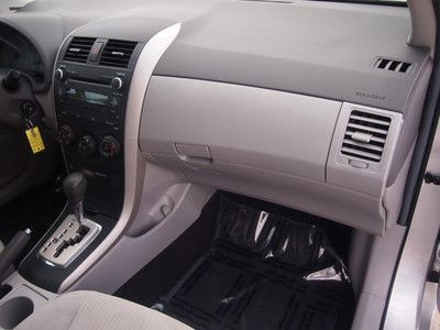 10 Silver LE 1.8L Sedan Fuel Efficient Low Miles CD/MP3 Keyless Entry We Finance, image 5