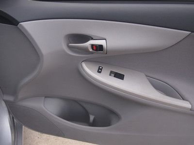 10 Silver LE 1.8L Sedan Fuel Efficient Low Miles CD/MP3 Keyless Entry We Finance, image 6