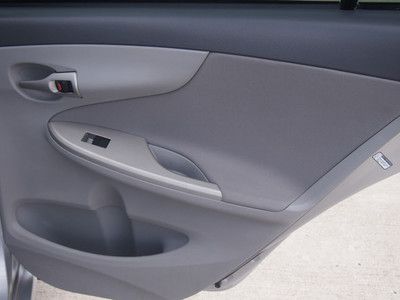 10 Silver LE 1.8L Sedan Fuel Efficient Low Miles CD/MP3 Keyless Entry We Finance, image 8