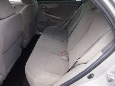 10 Silver LE 1.8L Sedan Fuel Efficient Low Miles CD/MP3 Keyless Entry We Finance, image 12