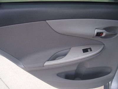10 Silver LE 1.8L Sedan Fuel Efficient Low Miles CD/MP3 Keyless Entry We Finance, image 13