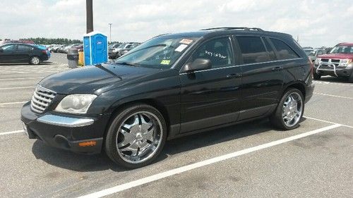 2004 chrysler pacifica awd **dvd w/navi and after market rims**