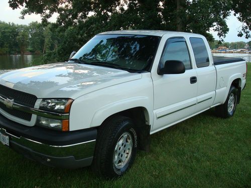 CHEVY SILVERADO Z71 5.3 4WD LEATHER,BOSE,LYNEX TONTOE COVER, ONE OWNER TRUCK, image 3