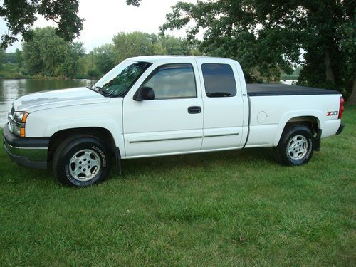 CHEVY SILVERADO Z71 5.3 4WD LEATHER,BOSE,LYNEX TONTOE COVER, ONE OWNER TRUCK, image 4