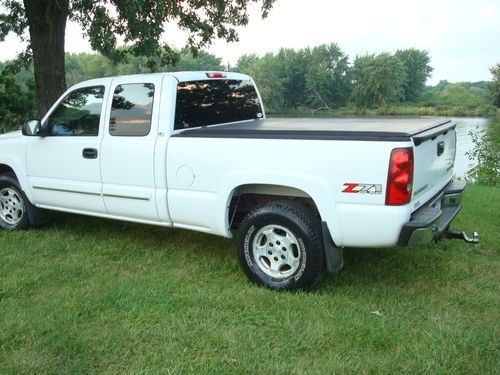 CHEVY SILVERADO Z71 5.3 4WD LEATHER,BOSE,LYNEX TONTOE COVER, ONE OWNER TRUCK, image 5