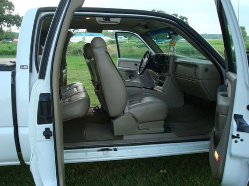 CHEVY SILVERADO Z71 5.3 4WD LEATHER,BOSE,LYNEX TONTOE COVER, ONE OWNER TRUCK, image 13