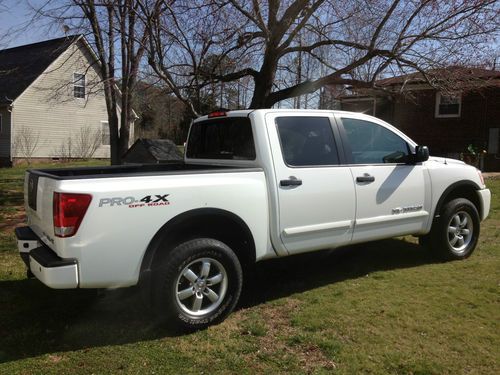 2010 nissan titan pro-4x crew cab pickup 4-door 5.6l