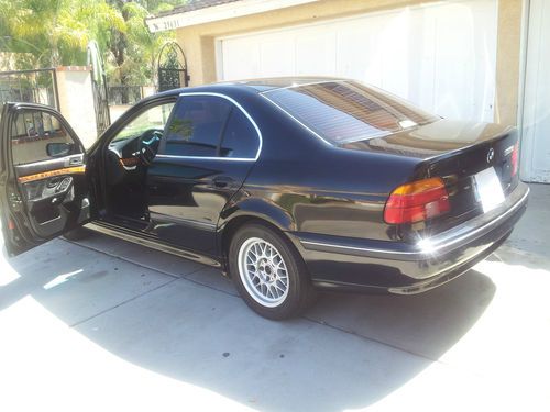 Bmw black color 528i 1999