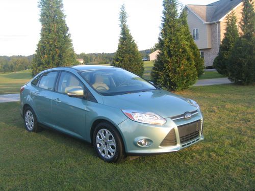 2012 ford focus se low mileage no reserve