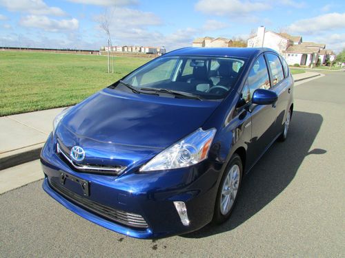 2012 toyota prius v, navigation, leather, bluetooth, camera, remote start, nice!