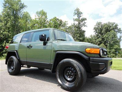 2011 toyota fj-cruiser 4x4 1-owner rear camera jbl sound cool color combo mint!