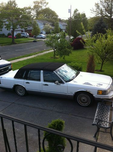 1993 lincoln town car signature sedan 4-door 4.6l