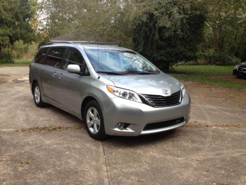 2012 toyota sienna le mini passenger van 5-door 3.5l
