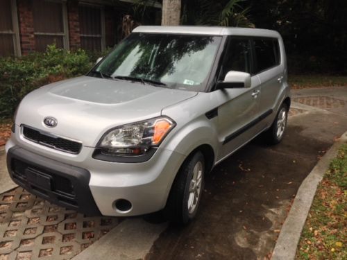 2011 kia soul plus hatchback 4-door 2.0l