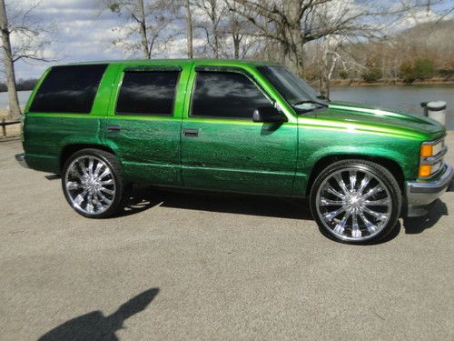 1998 gmc yunkon setting on 26 inch whbeel !! all gangster out !! marblize paint