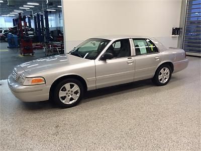2004 ford crown victoria lx sport sedan 4-door 4.6l