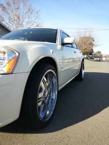 2005 dodge magnum r/t wagon 4-door 5.7l  new engine-  all wheel drive!