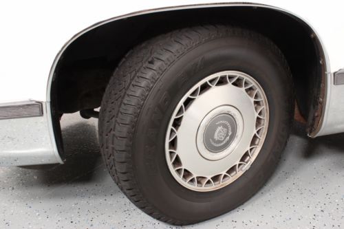 1993 Cadillac Fleetwood Brougham Sedan 4-Door 5.7L, image 3