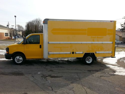 2007 gmc savana 3500 15ft  box truck 6.0l